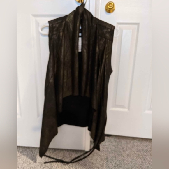 Bagatelle Women's (Medium) Brown Faux Suede Leather Vest With Waterfall Collar - Picture 3 of 4